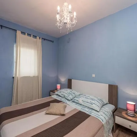 Apartments Delfin With Seaview 100 Meters From The Sea - By Ta Leut Agency Privlaka  Exterior photo