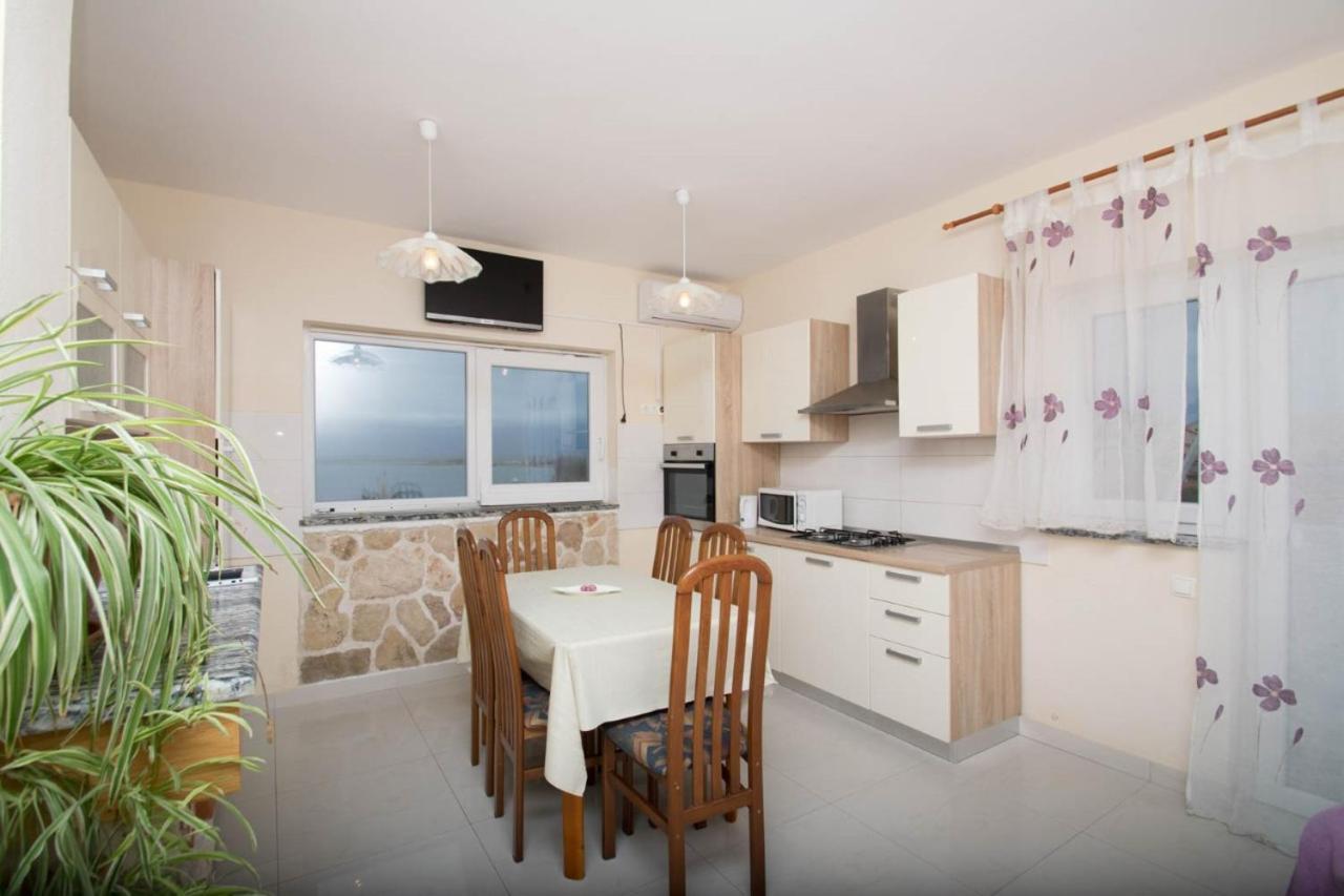 Apartment Delfin With Seaview 100 Meters From The Sea - By Ta Leut Agency Privlaka (Zadar)