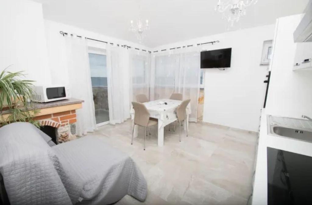 Apartment Delfin With Seaview 100 Meters From The Sea - By Ta Leut Agency